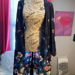 Victoria’s Secret kimono style silky robe M/L